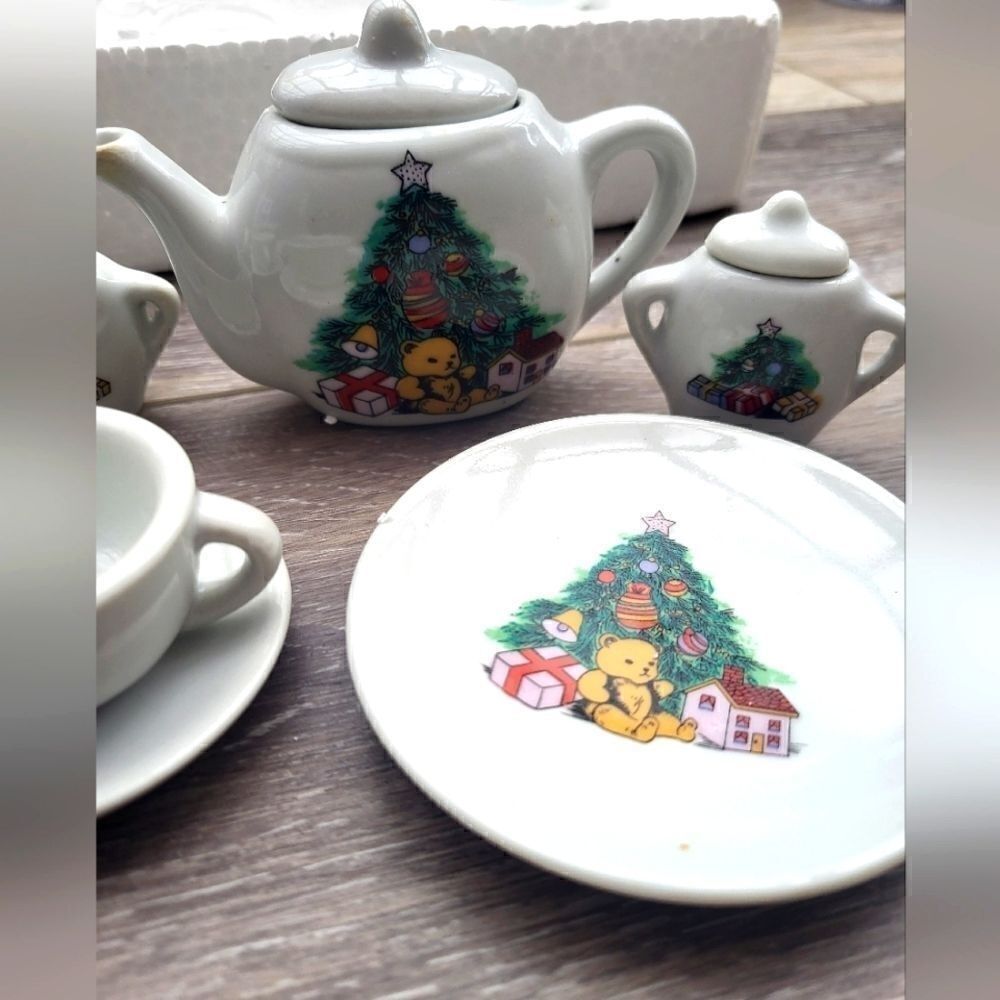 Vintage Childs 17 Piece Porcelain Christmas Tea Set Christmas trees